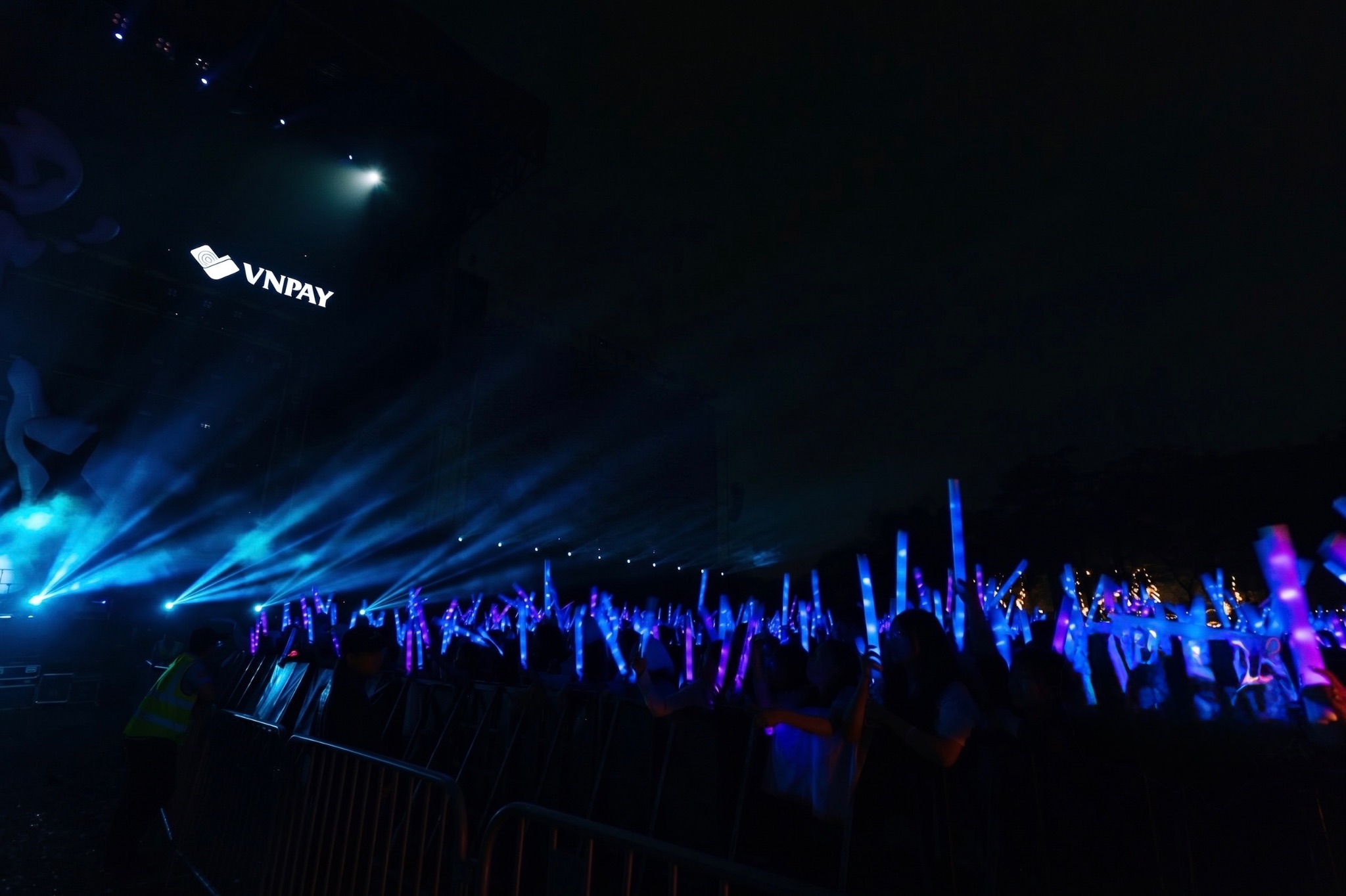 Đông Fest: Hướng dẫn hoàn chỉnh 4 ngày lễ hội âm nhạc và giải trí tại Yên Sở