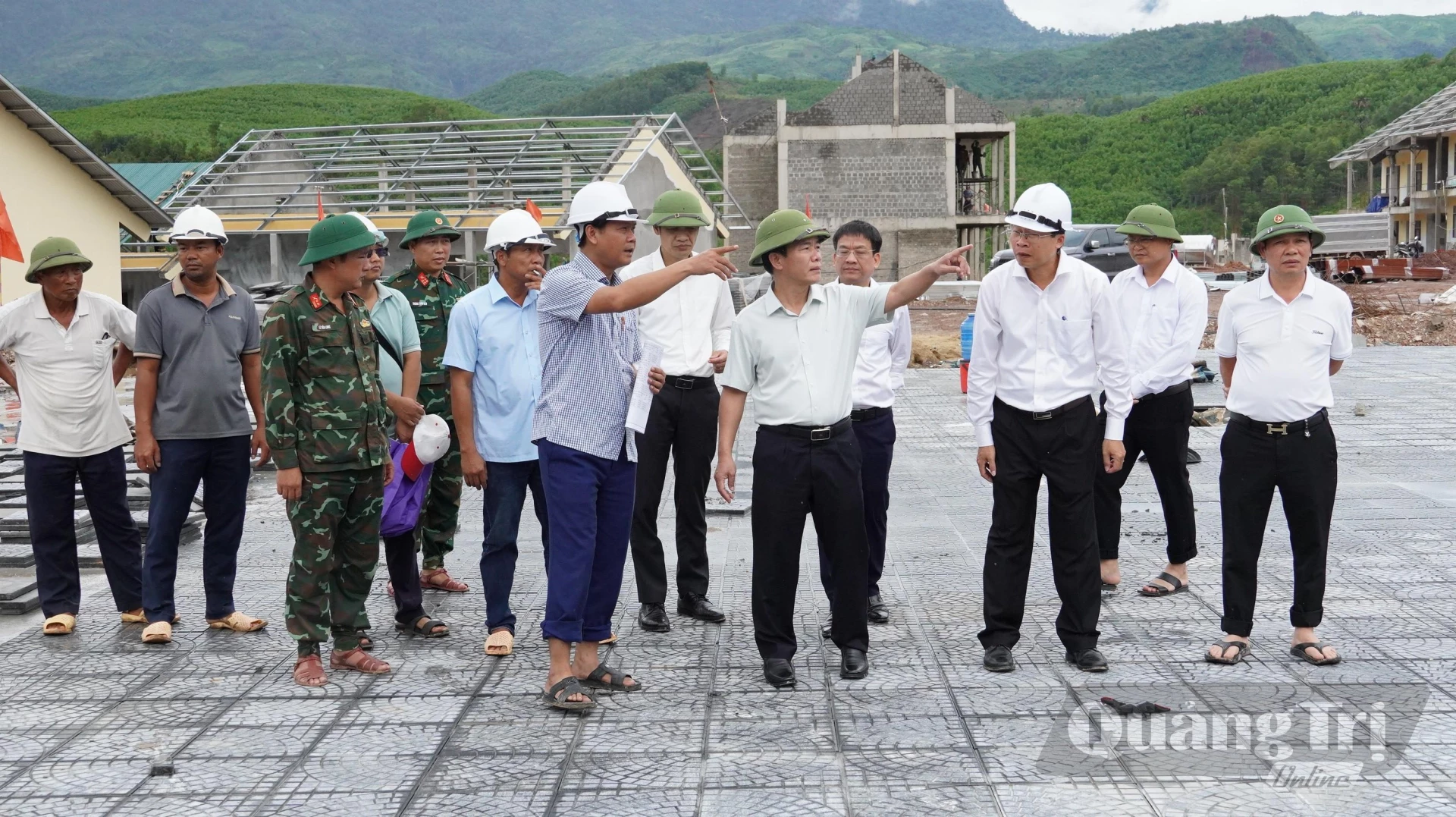 Cuộc chạy đua hoàn thành trường nội trú biên giới trước năm học mới