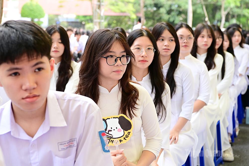 Cắt giảm kỳ thi: Bước ngoặt nhỏ cho áp lực học đường lớn?