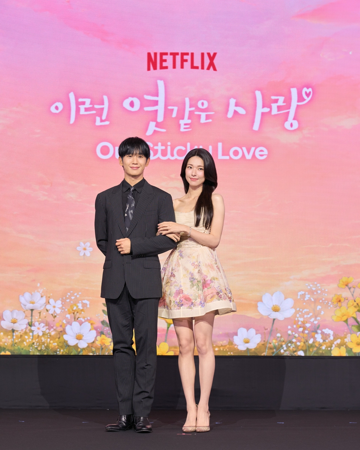 Jung Hae In và Ha Young tái định nghĩa rom-com với Our Sticky Love