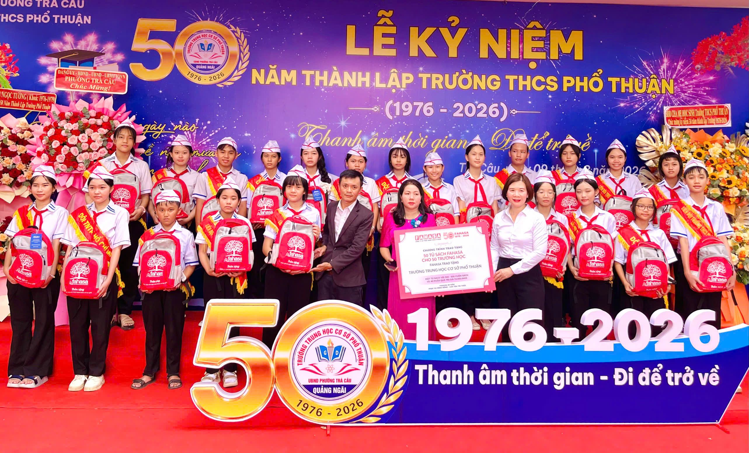 Cách giúp con yêu thích đọc sách hơn lướt điện thoại