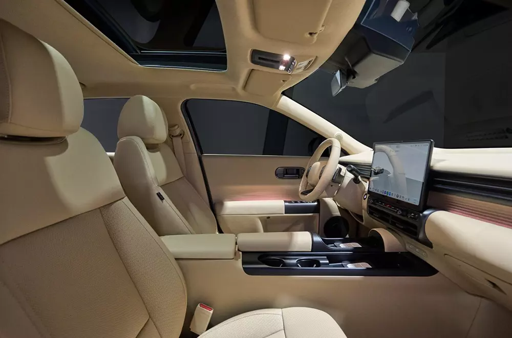 Hyundai Elantra thế hệ 8: thiết kế lột xác, công nghệ vượt tầm