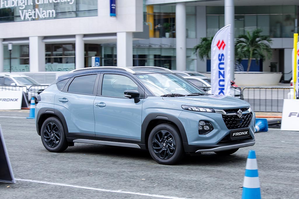 Suzuki XL7 Hybrid khuyến mại 75 triệu: Có nên xuống tiền?