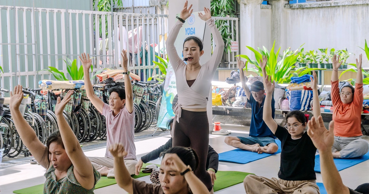 Từ bệnh nhân thành giáo viên: lớp yoga miễn phí chữa lành cho người chiến thắng ung thư