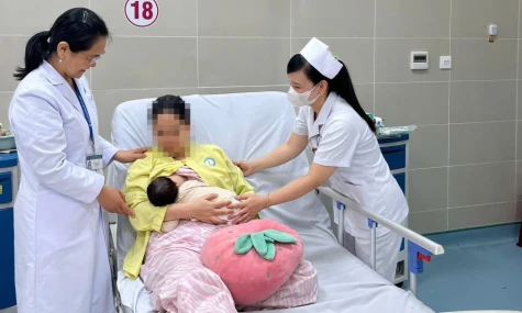 Nuôi con bằng sữa mẹ không phải gánh nặng: Xây hệ thống hỗ trợ cho mẹ