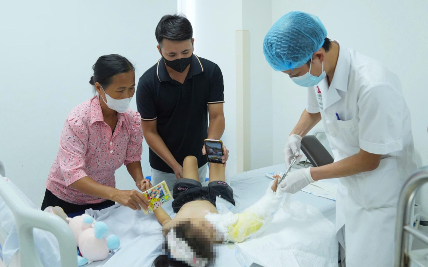 Áo chống nắng cho trẻ em: Bảo vệ da nhưng đừng đánh đổi bằng cánh tay