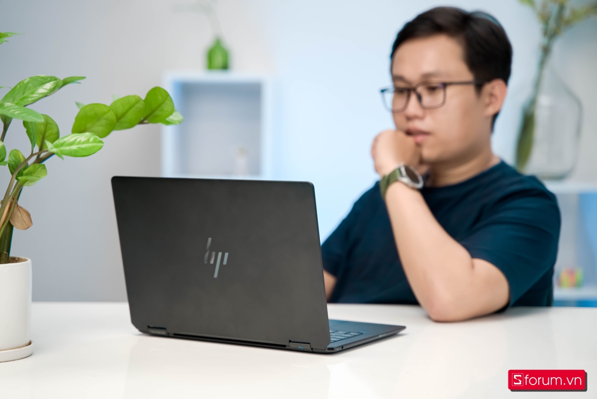 Laptop mỏng nhẹ trên 30 triệu: chọn sao cho cân bằng hiệu năng và pin