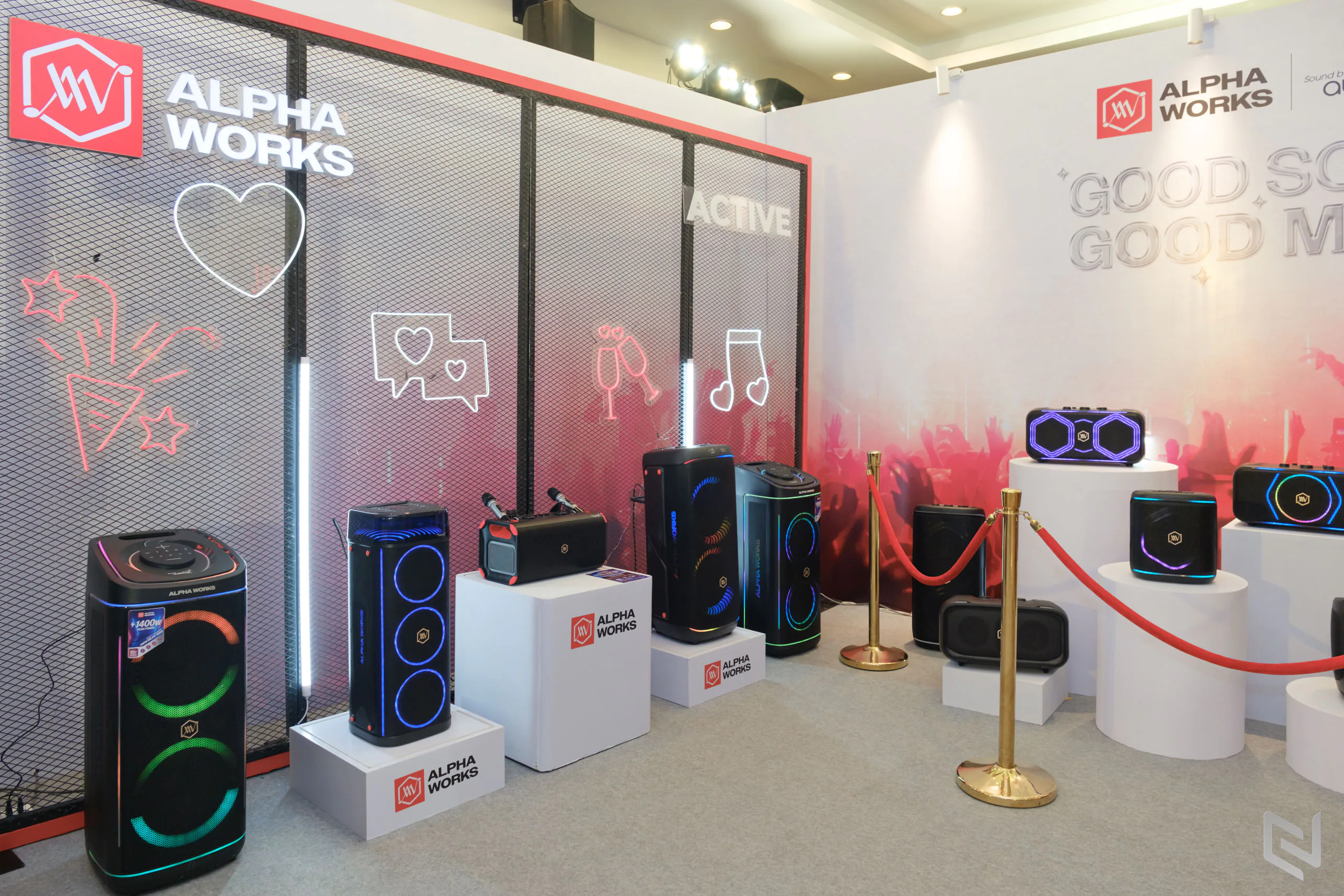 P.H.E Show: Alpha Works W99 và Edifier làm nóng cuộc đua âm thanh