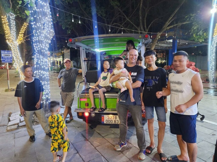 Vì sao du khách phương Tây bị chinh phục bởi lòng hiếu khách miền Tây