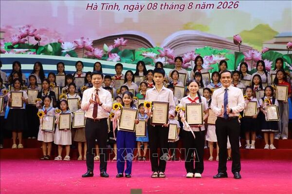700+ nghệ nhân góp sức, tài năng trẻ tỏa sáng giữa dân ca Ví, Giặm Nghệ Tĩnh