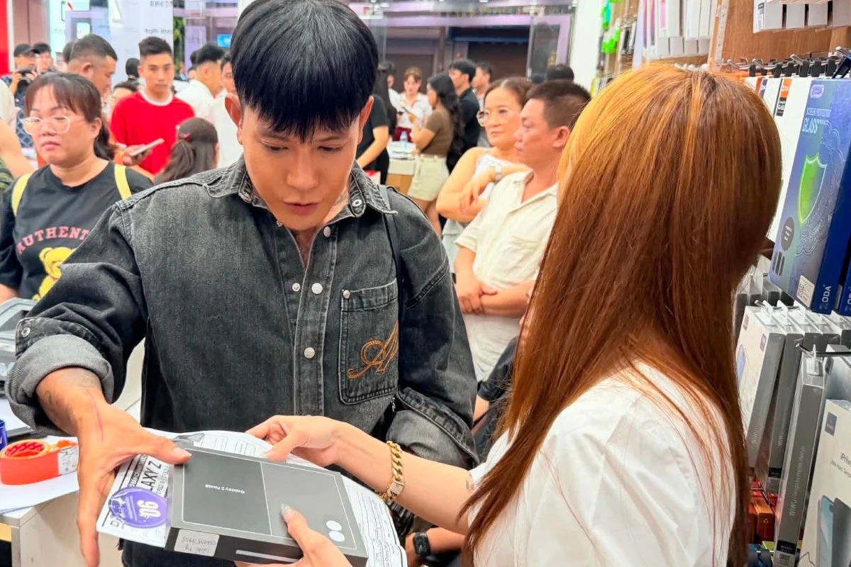 Vì sao người Việt chọn Galaxy Z Fold 8 hơn Z Fold 8 Ultra?