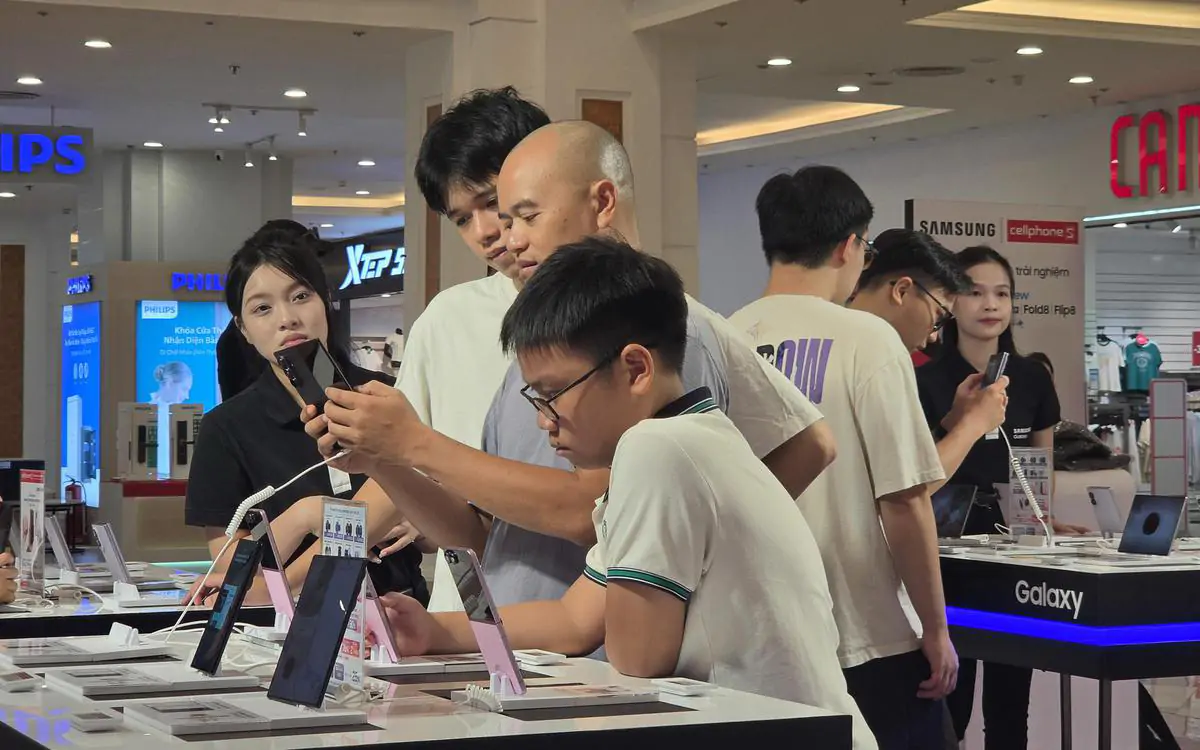 Galaxy Z Fold8 phá kỷ lục đặt hàng: điện thoại gập đã chín muồi?