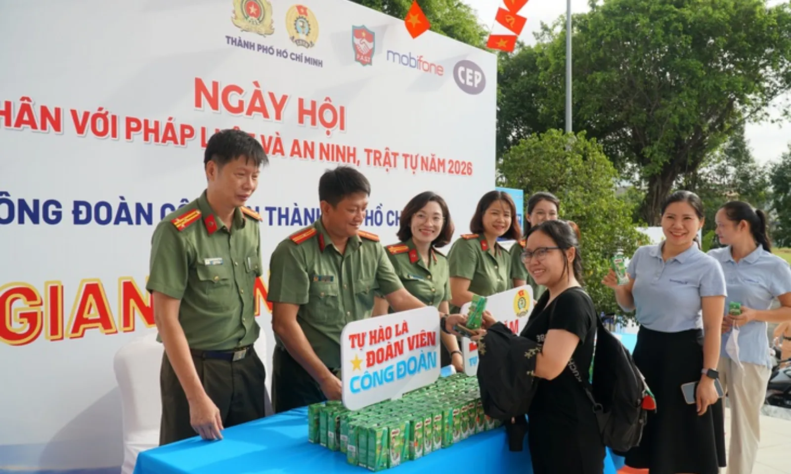 AI 24/7 trong bộ máy công: Từ chờ đợi mòn mỏi đến xử lý trong vài phút