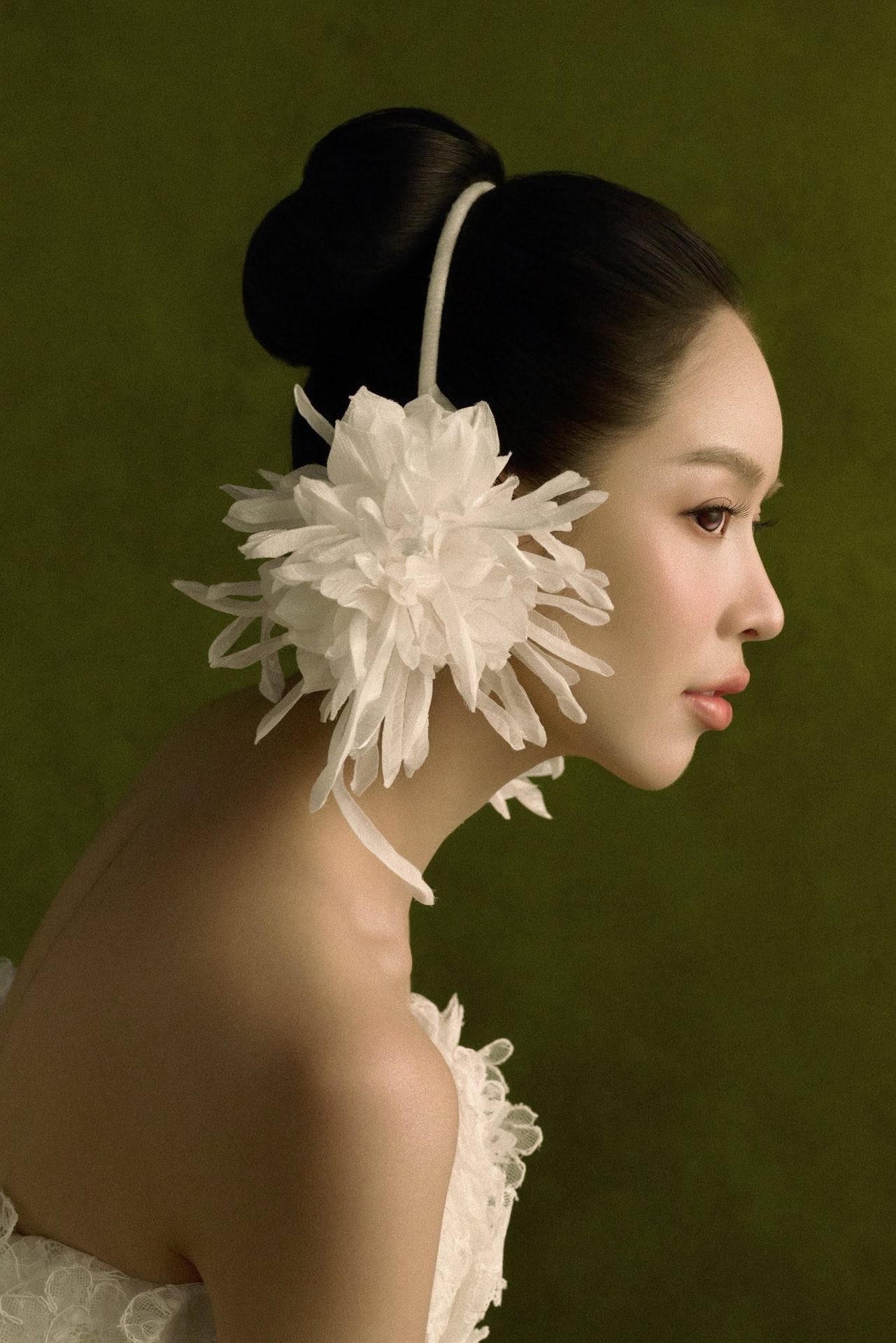 Hoa hậu Thanh Thủy hóa nàng thơ trong Love No.6 của NTK Lê Thanh Hòa