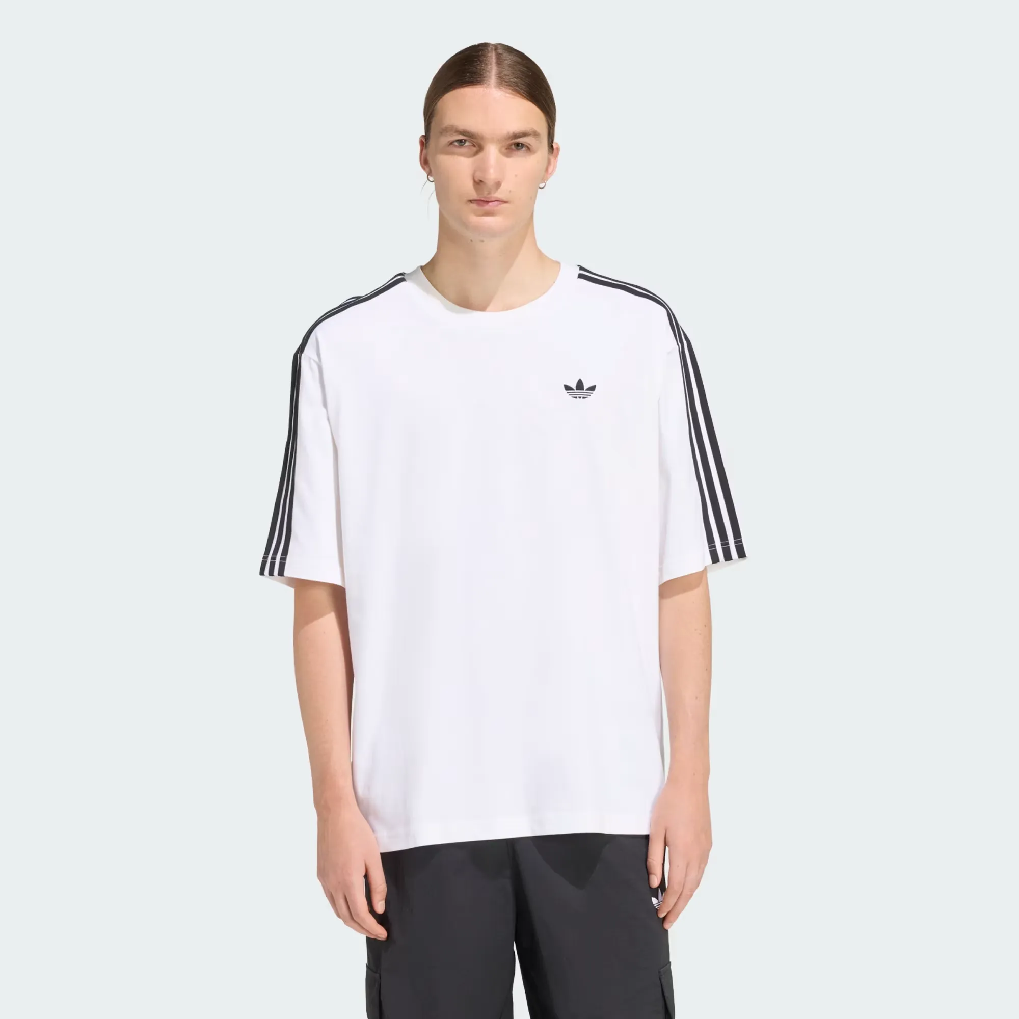 Oversized Graphic Tees Are Fall’s Biggest Trend—Here’s How to Style Them Beyond Basic Jeans