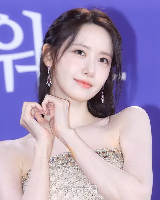 Thảm đỏ Rồng Xanh: Yoona, Kim Seon Ho và dàn sao Hàn nổi bật