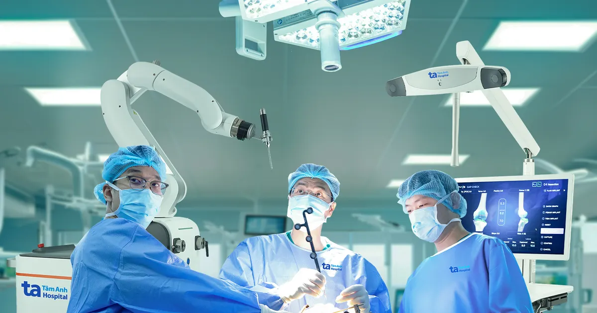 Vượt mốc 100 ca thay khớp khó: “siêu robot” AI CUVIS-Joint đang tạo chuẩn mới cho phẫu thuật