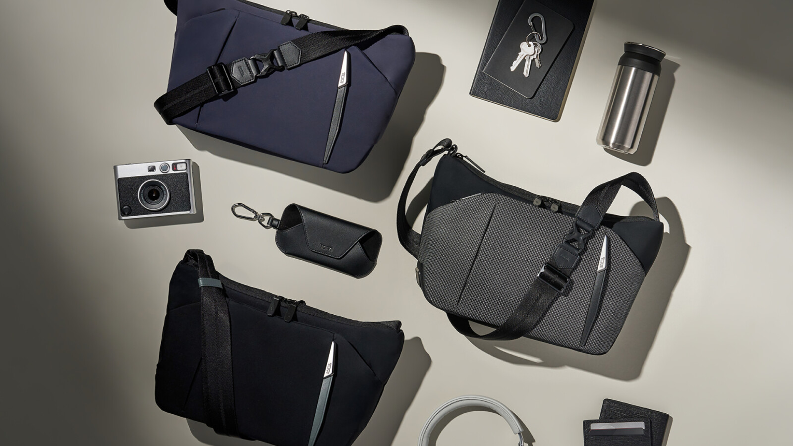 TUMI AXIS và Delsey Chatelet: hai chuẩn mực mới của vali thời trang