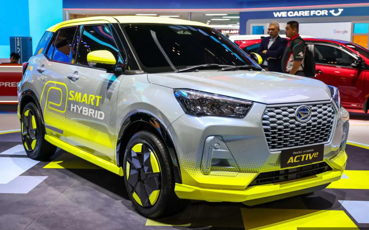Toyota Raize 1.0 Turbo vs Daihatsu Rocky Hybrid: Chọn động cơ nào cho SUV cỡ nhỏ đô thị?