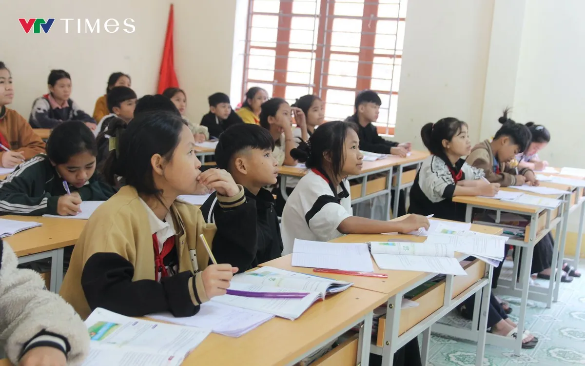 Miễn phí sách giáo khoa ở Nghệ An, Đồng Tháp: Cơ hội hay phép thử cho chính sách giáo dục mới?