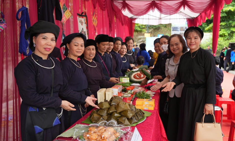 Trải nghiệm làm bánh ngải ở Mai Pha: khi du lịch ẩm thực gắn với di sản