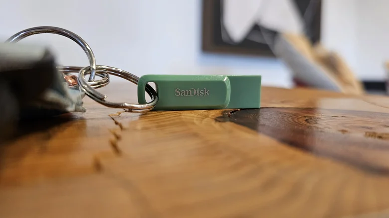 USB flash drive vẫn sống khoẻ: lựa chọn thông minh khi SSD leo giá
