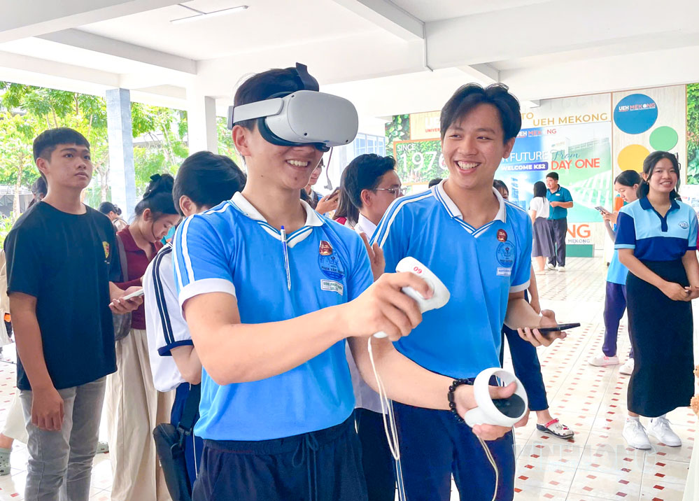 Hơn 1.000 học sinh trải nghiệm đại học: Lợi ích và cách tham gia