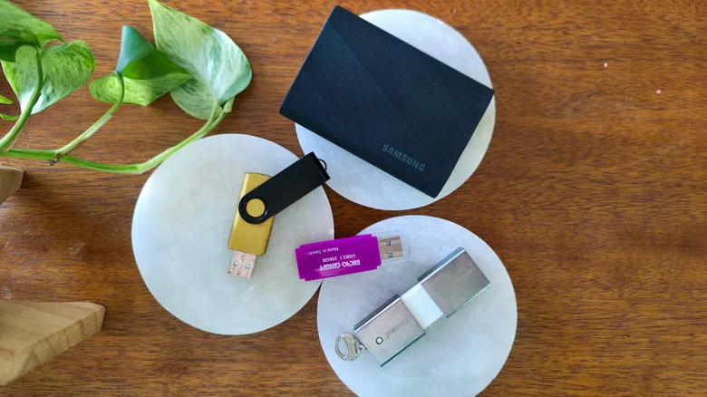 USB flash drive vẫn sống khoẻ: lựa chọn thông minh khi SSD leo giá
