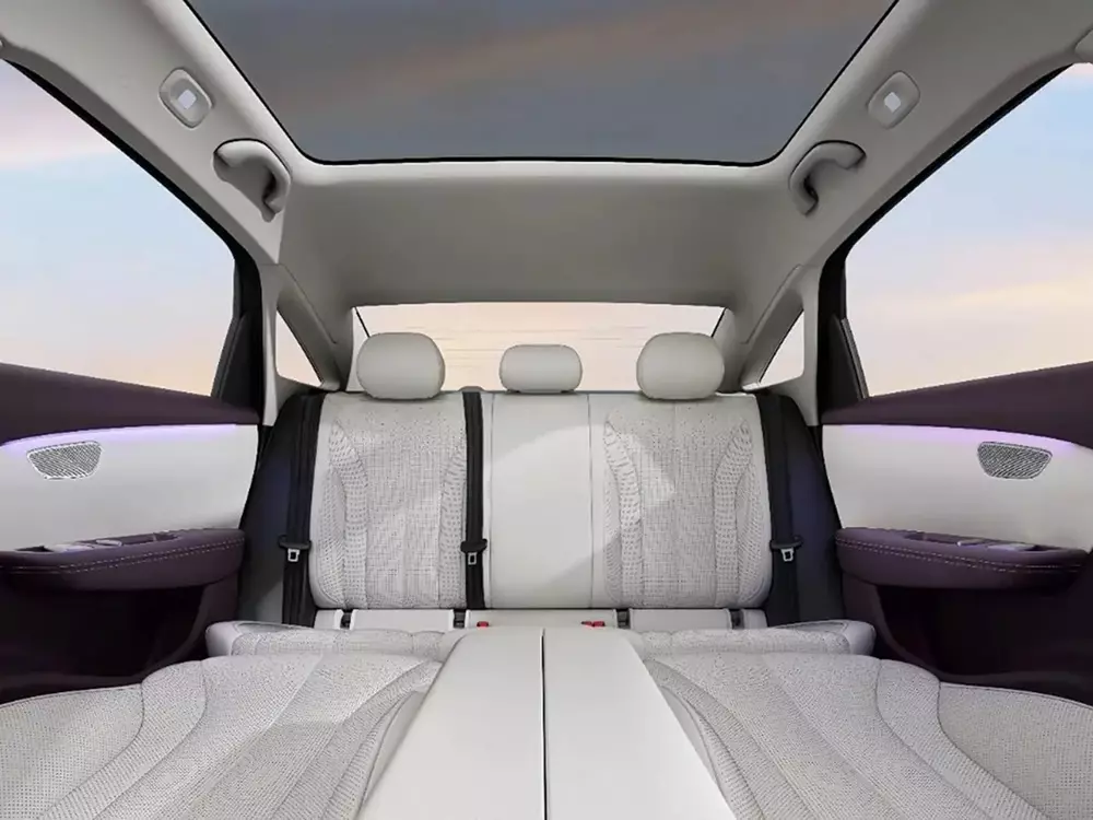 Volkswagen Jetta M6: sedan điện hạng D dám chơi ghế giường đôi