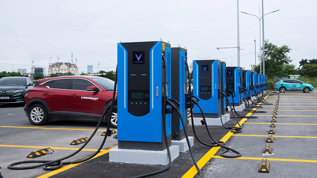 VinFast VF 8 xuyên Việt: Từ nỗi lo tầm hoạt động tới hành trình dài an tâm