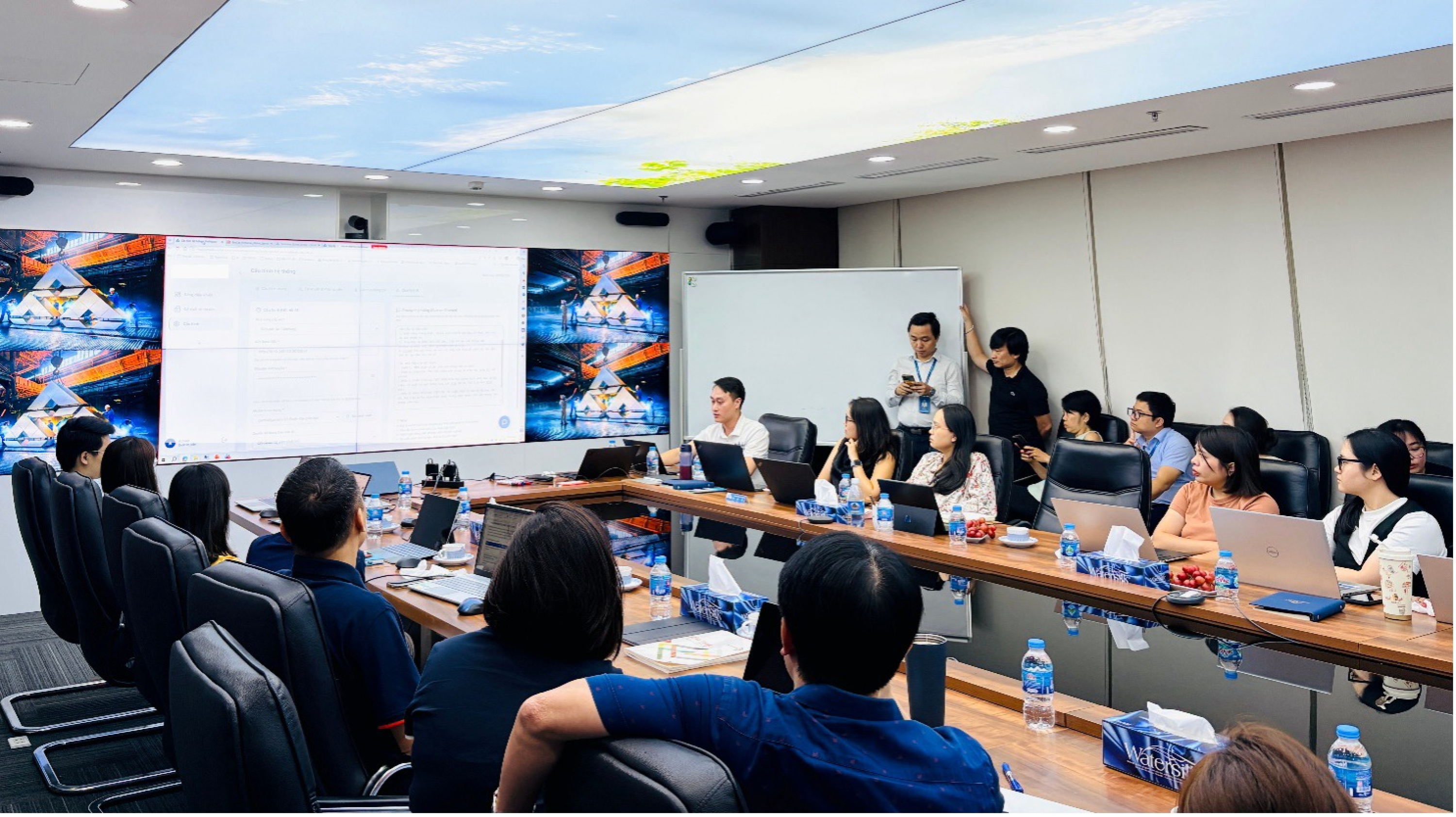 Doanh nghiệp lớn đào tạo AI cho nhân viên: chiến lược nào hiệu quả?