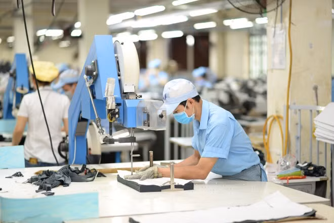 Xuất khẩu dệt may vượt 27 tỷ USD: Xơ sợi và vải dẫn dắt cuộc chơi mới