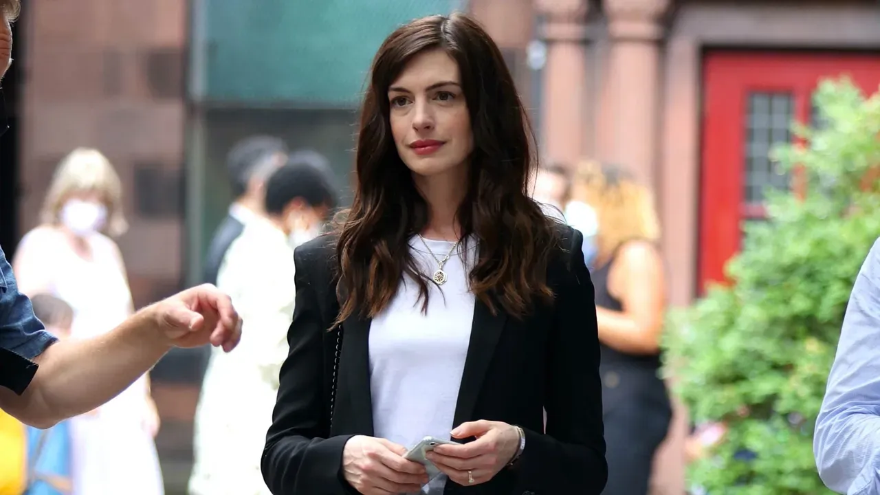 The Unexpected Shoe and Blazer Combinations That Transform Your Jeans Across Every Occasion