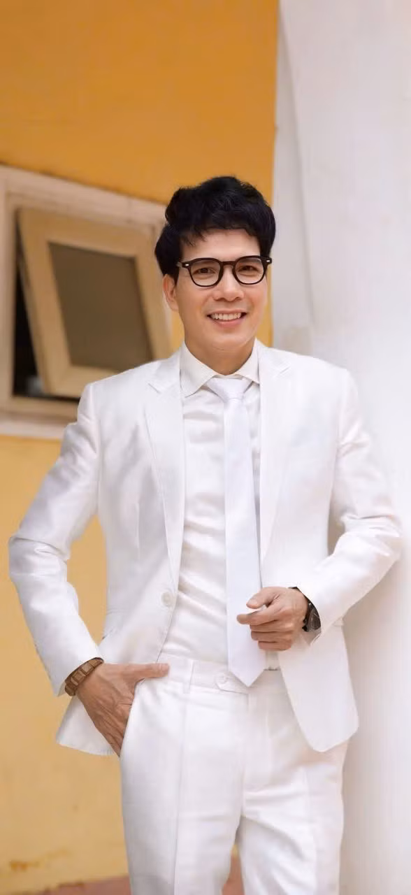 Ca sĩ Việt kiếm hàng trăm triệu mỗi tháng: không chỉ nhờ chạy show