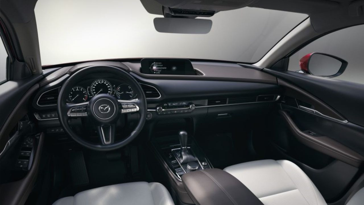 Toyota Corolla Cross HEV hay Mazda CX-30: Chọn tiết kiệm xăng hay cảm giác lái thể thao?