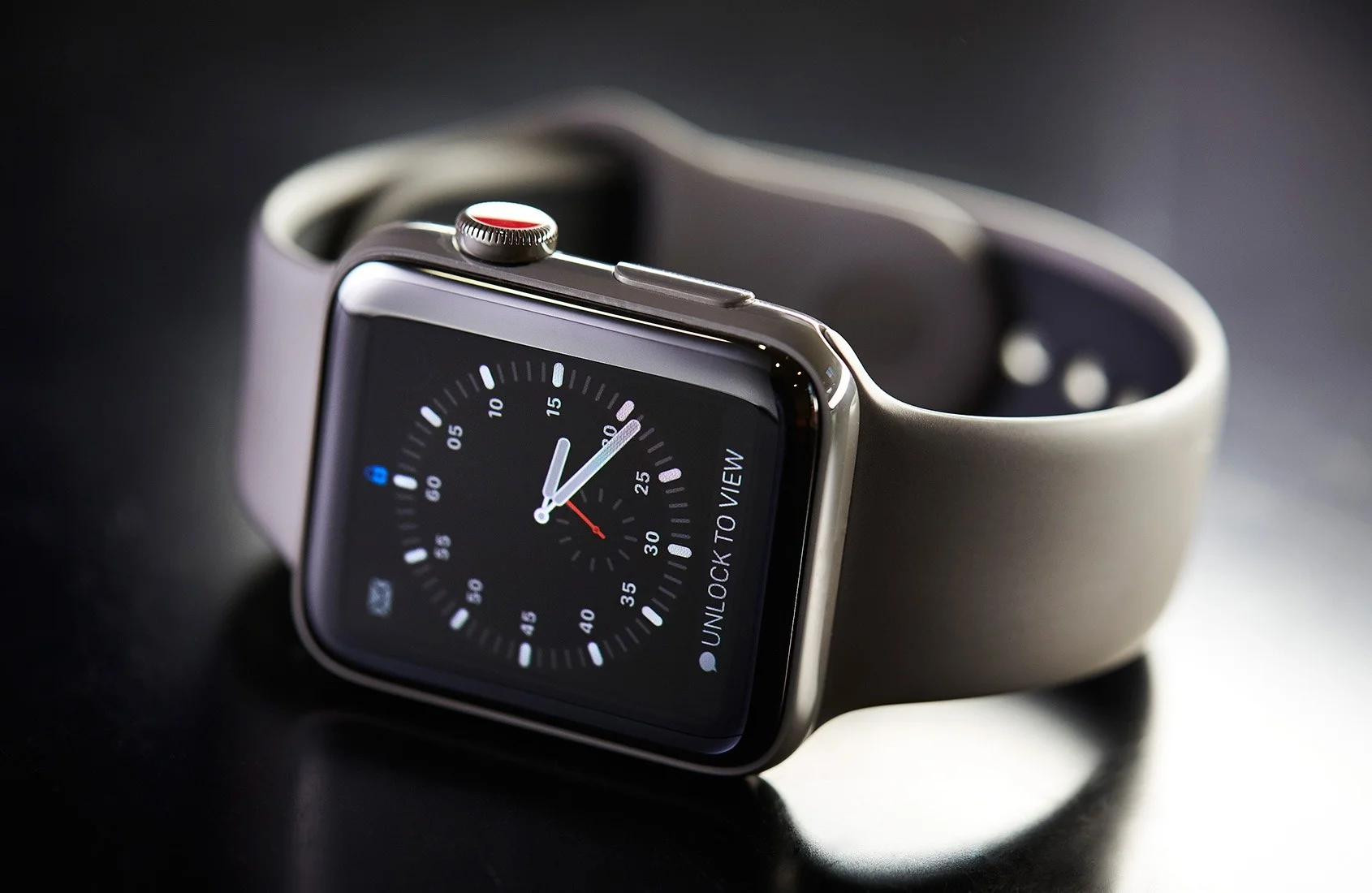 Apple Watch gốm trở lại: nước đi cao cấp trước cơn sốt nhẫn thông minh
