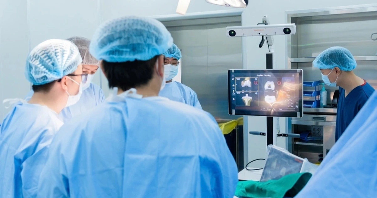 Robot phẫu thuật và công nghệ thị giác: Cột sống an toàn hơn nhờ hình ảnh 3D và Apple Vision Pro