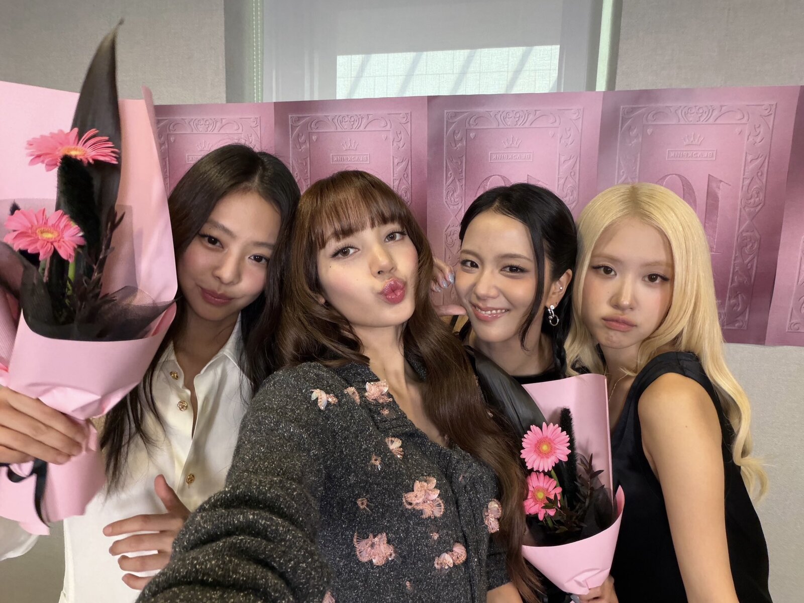 BLACKPINK 10 năm: Thời trang như lời tuyên thệ đoàn kết