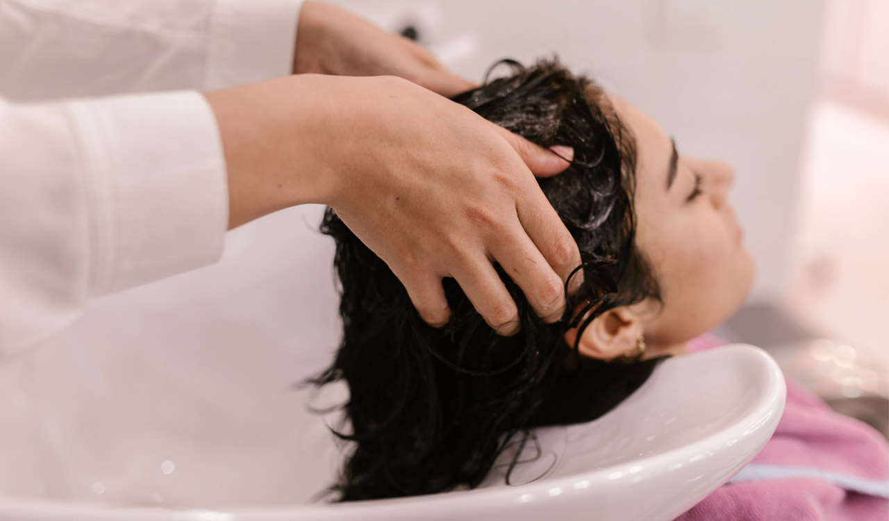 How to Tame Frizz and Grease in High Humidity