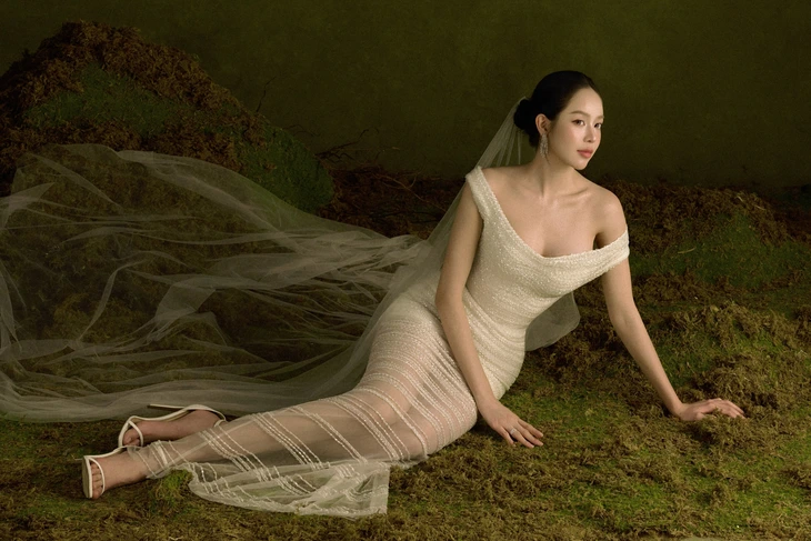 Hoa hậu Thanh Thủy hóa cô dâu trong váy cưới LOVE No.6