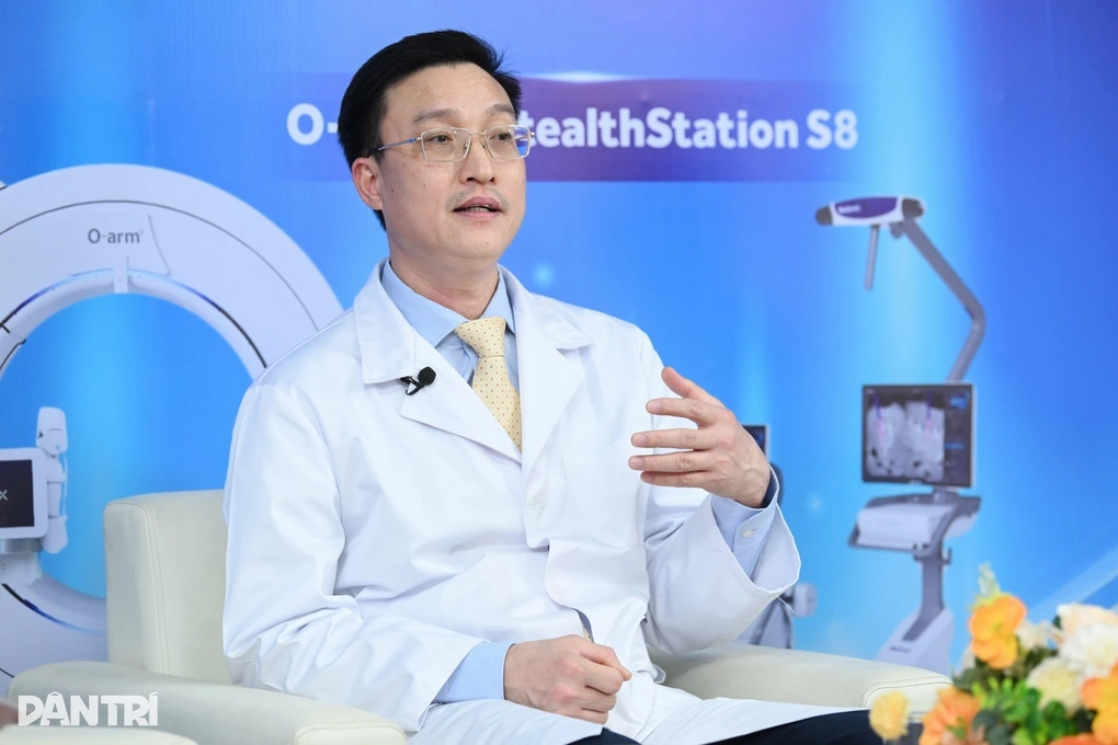 Robot phẫu thuật và công nghệ thị giác: Cột sống an toàn hơn nhờ hình ảnh 3D và Apple Vision Pro