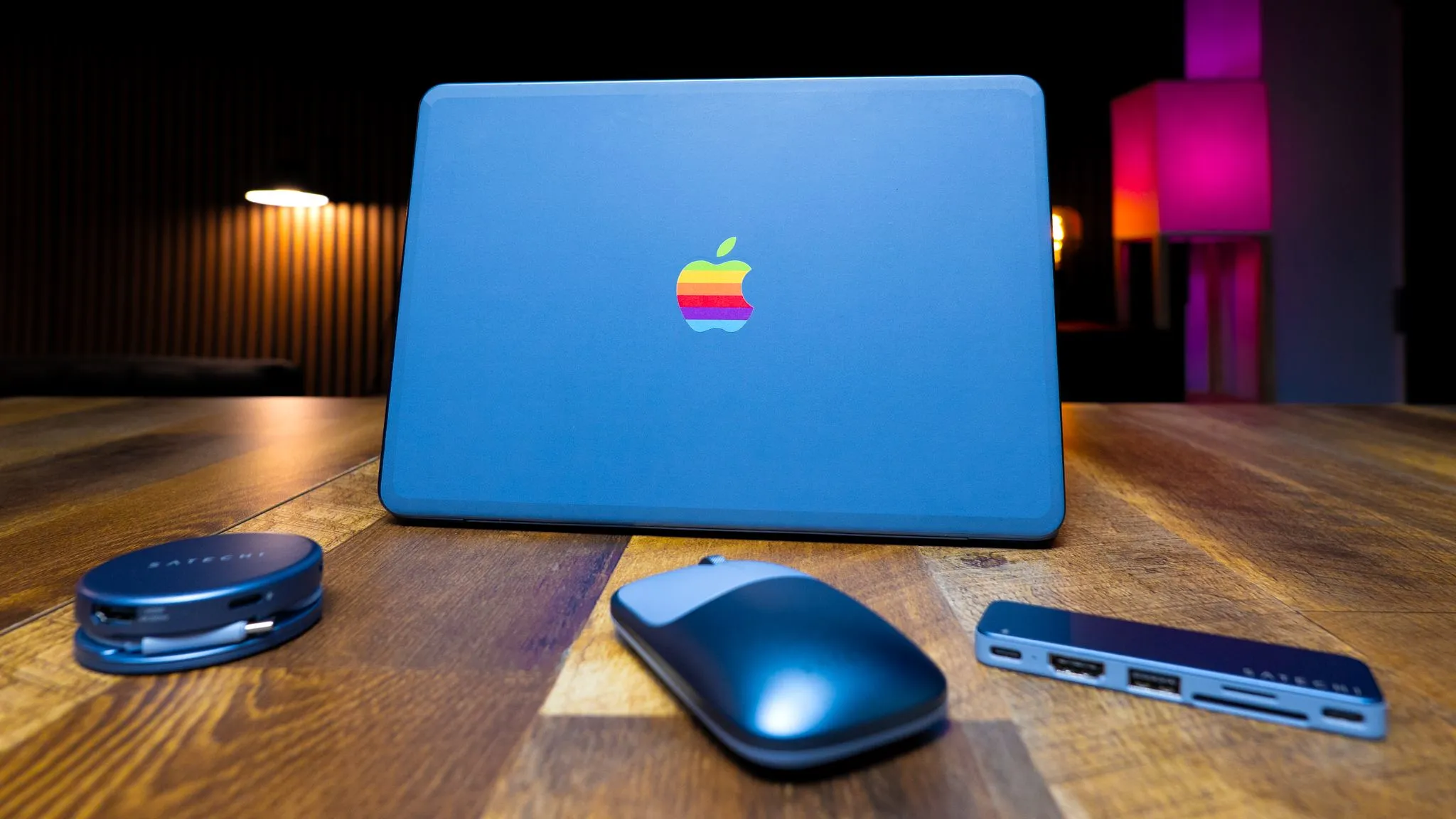 Phụ kiện MacBook Neo đồng màu Satechi: Đẹp mắt nhưng có đáng mua?
