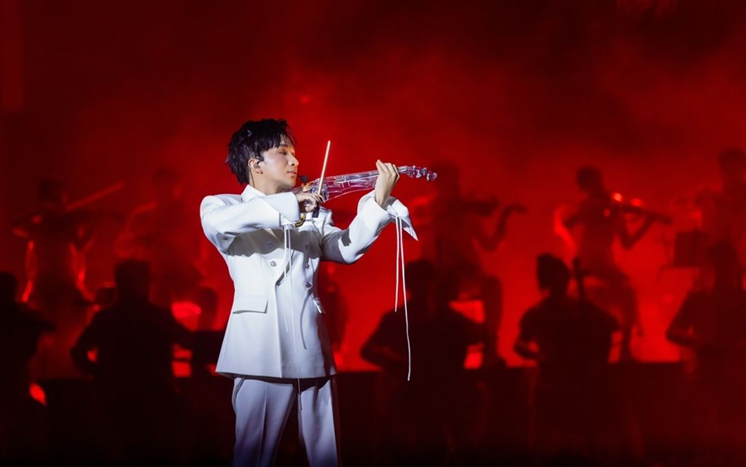 Hoàng Rob: Tái định nghĩa sân khấu truyền hình bằng violin, múa đương đại và giọng hát