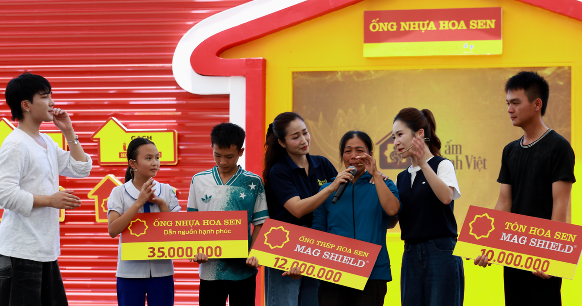 Hương Tràm khóc nghẹn trên sân khấu từ thiện: Nước mắt của người nổi tiếng có ý nghĩa gì?