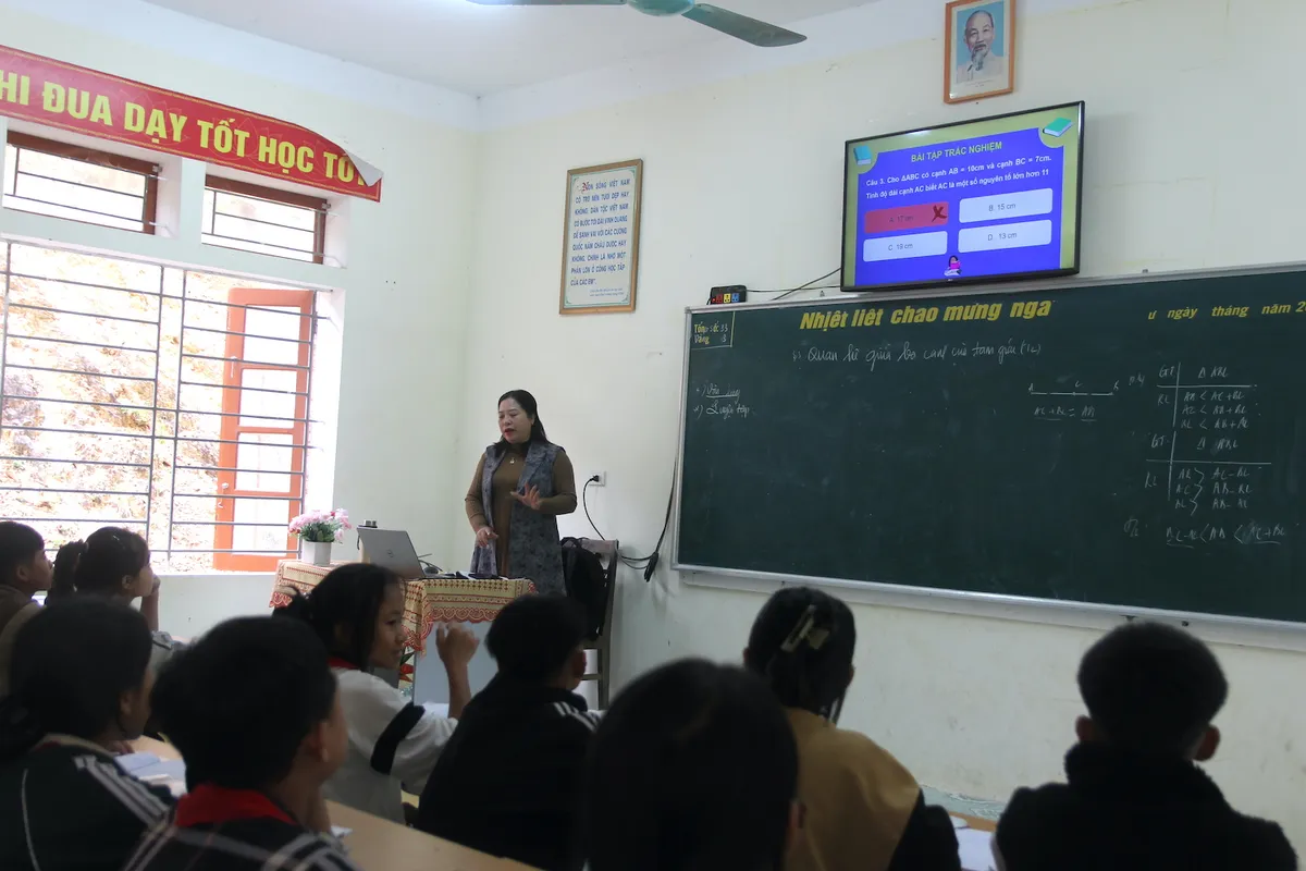 Miễn phí sách giáo khoa ở Nghệ An, Đồng Tháp: Cơ hội hay phép thử cho chính sách giáo dục mới?