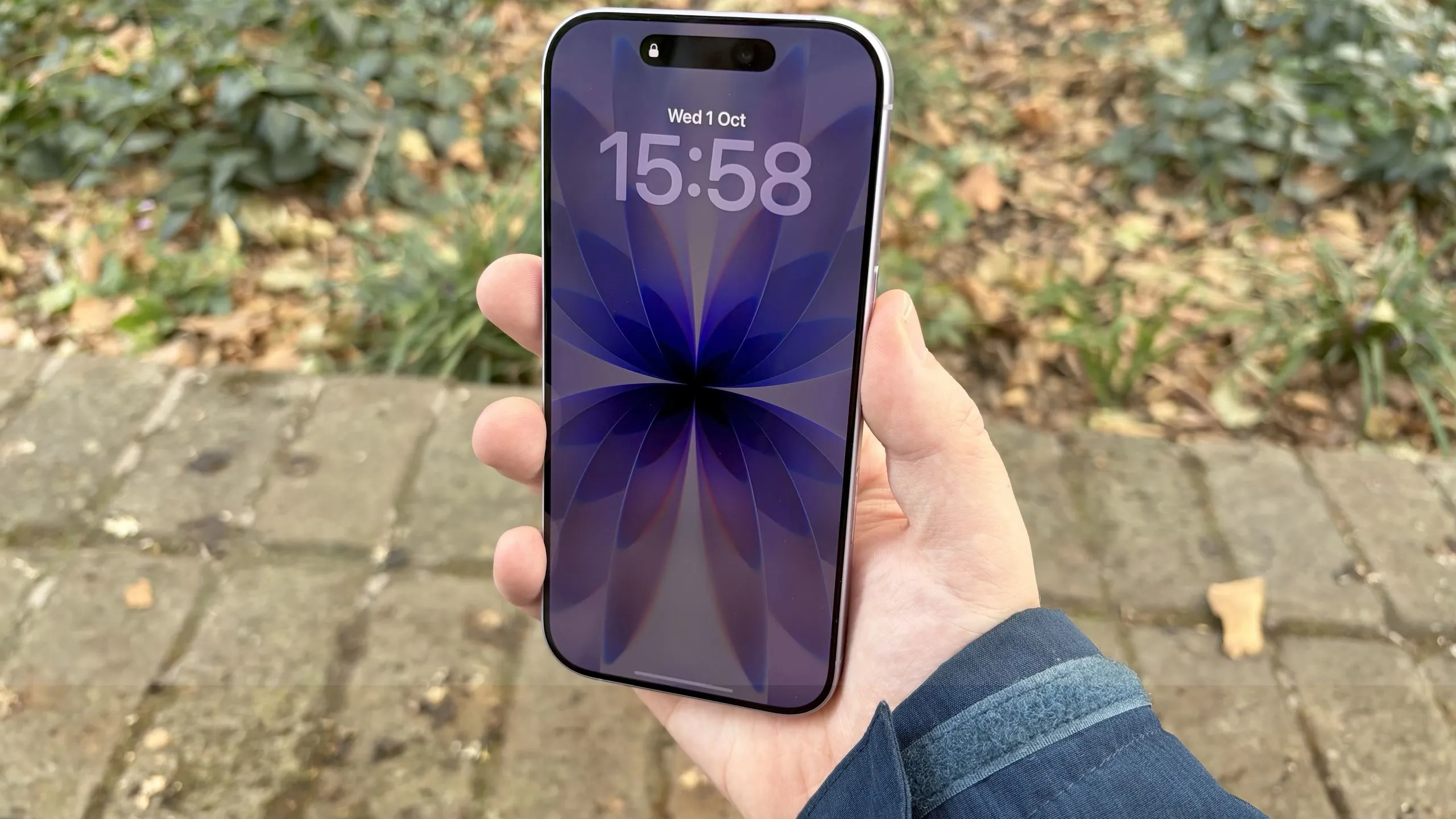 iOS 27 Lock Screen Customization: Master AI Wallpapers and Hidden Controls
