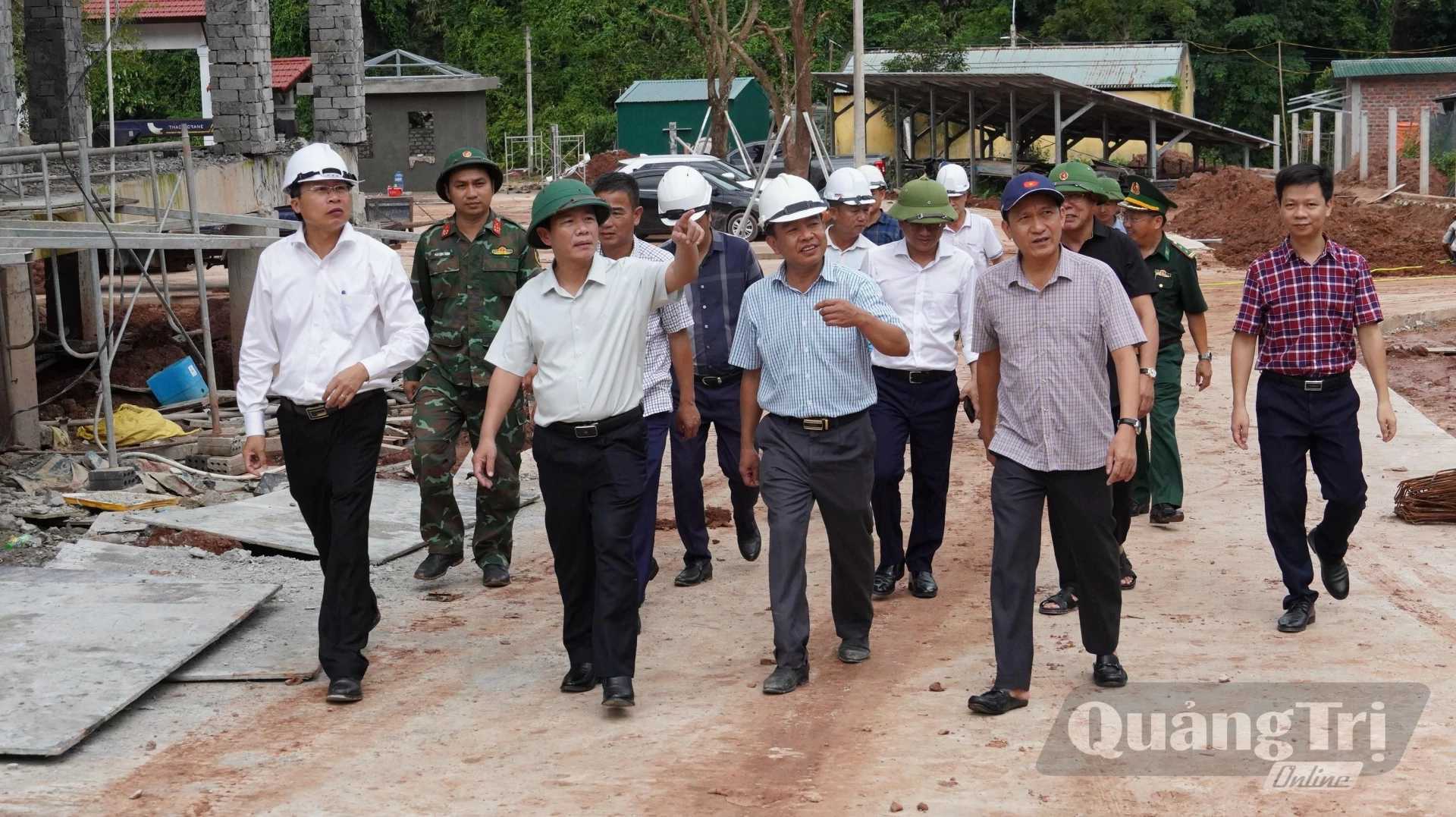 Cuộc chạy đua hoàn thành trường nội trú biên giới trước năm học mới