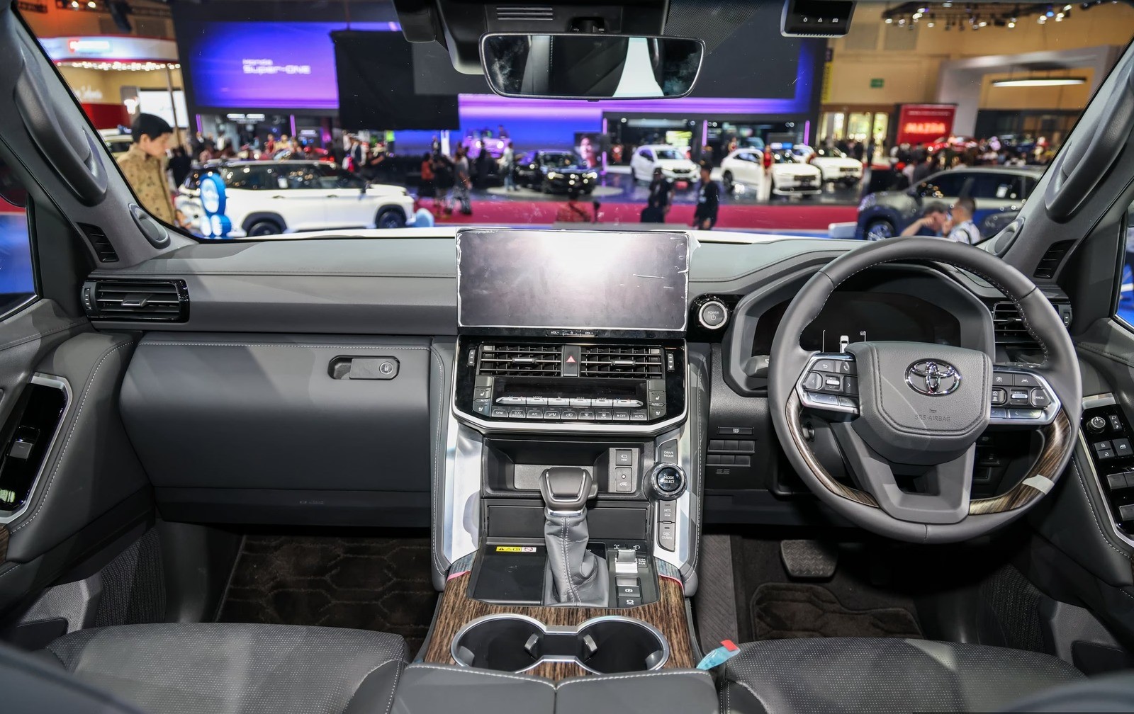 Toyota Land Cruiser Hybrid: V6 tăng áp và bước ngoặt điện hóa cho SUV huyền thoại