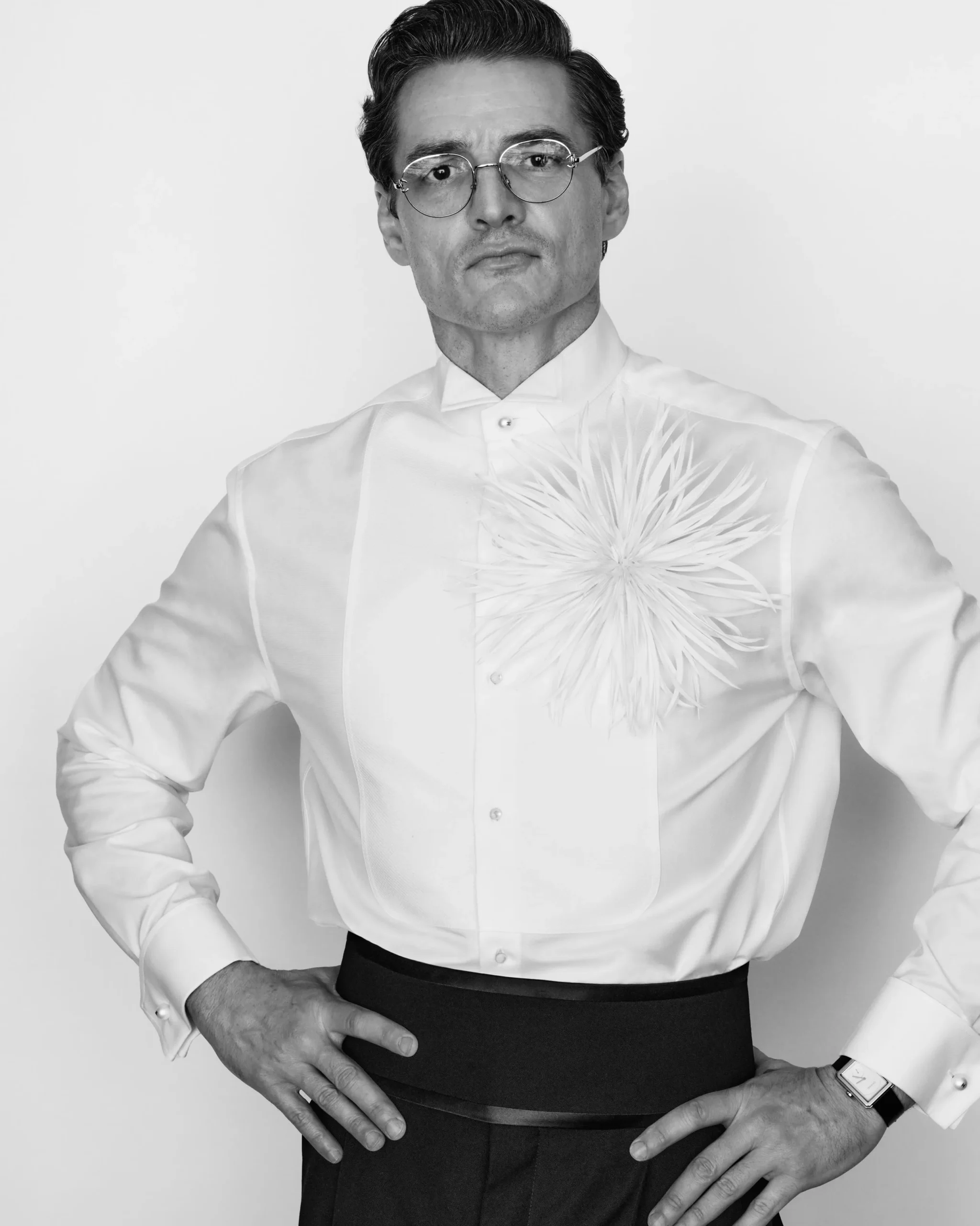 Nghệ thuật phối đồ giao mùa: Từ áo ba lỗ linen tới đai eo cummerbund