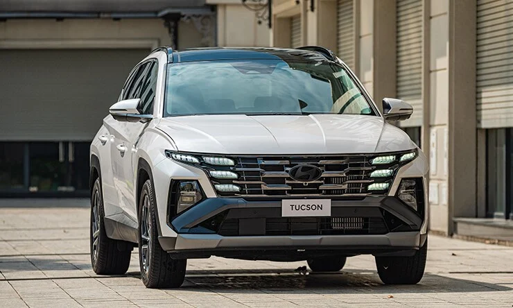 Hyundai Tucson: Thiết kế Sensuous Sportiness, màn hình cong đôi và SmartSense có đáng tiền?